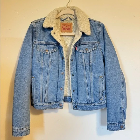 Levi's Medium Wash Sherpa Lined Denim Jacket - Picture 1 of 7